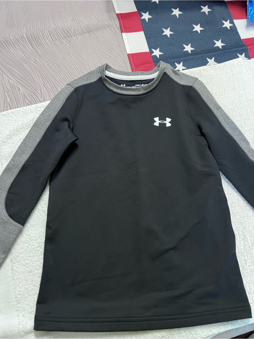 Under Armour ColdGear Youth YSM Black Gray Long Sleeve Shirt Athletic